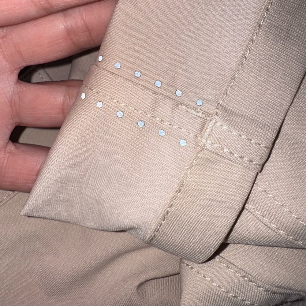 Lululemon Athletica size 8 Tan Pants - Picture 14 of 14